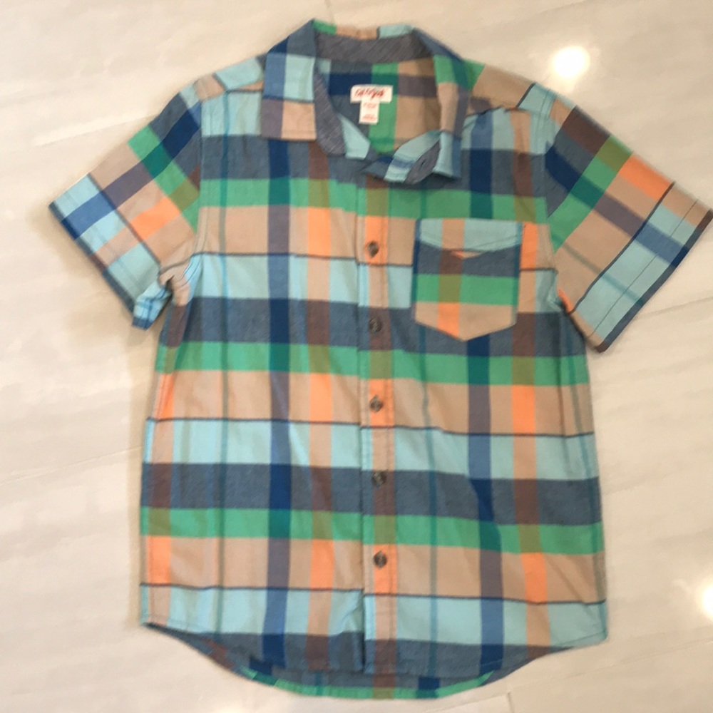 Short sleeve button shirt. Youth